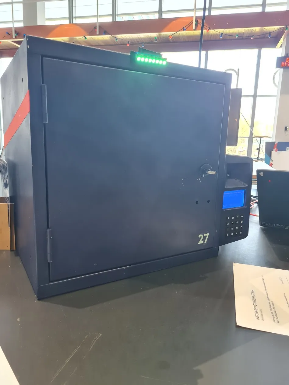 The assembled LeenLoket locker cabinet, LED strip green and the LCD showing the welcome screen